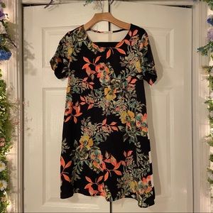 🌵3/$20 Floral and Stripped T-Shirt Dress